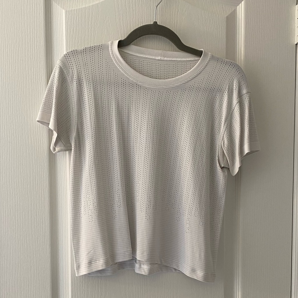 lululemon athletica Light Gray Short Sleeve Tee